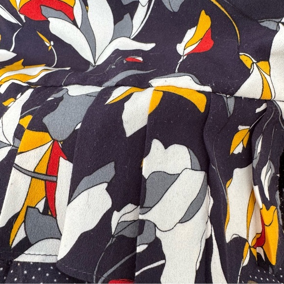 French Connection Aventine Light Pleated Shirt. Size Medium - Picture 13 of 15